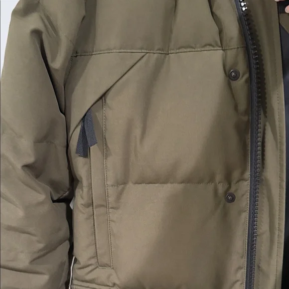 Canada Goose Men’s Military Green Puffer Jacket with Fur Hood - Picture 8 of 14